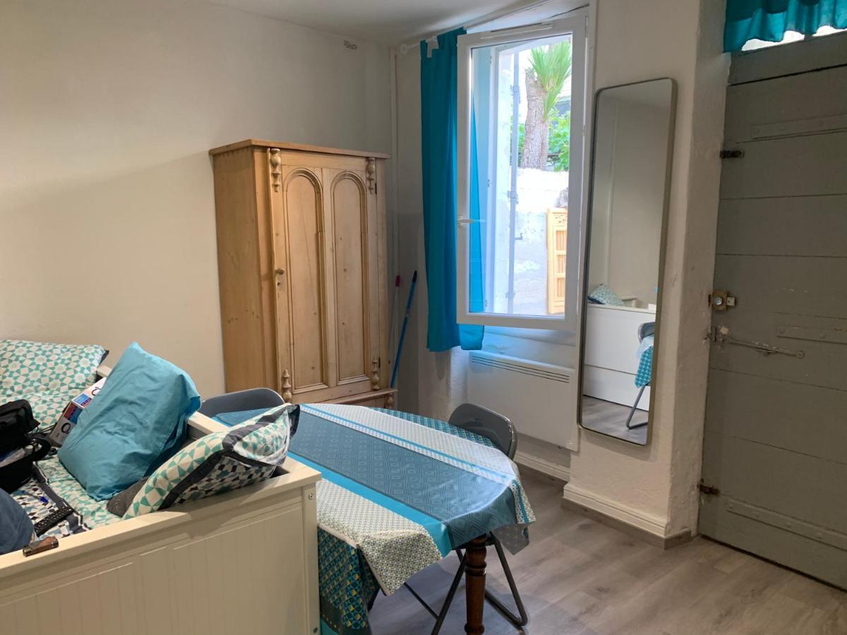 Studio Avec Cours Apartment Fourques  Exterior photo